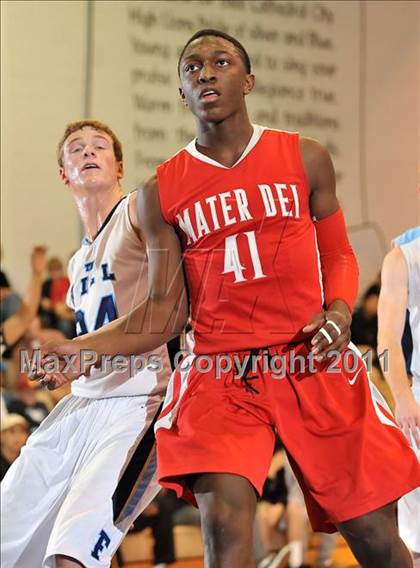 Thumbnail 3 in Mater Dei vs. Foothill (MaxPreps Holiday Classic) photogallery.
