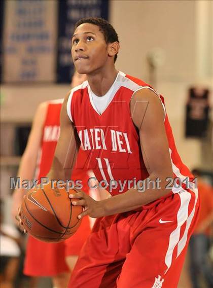 Thumbnail 2 in Mater Dei vs. Foothill (MaxPreps Holiday Classic) photogallery.