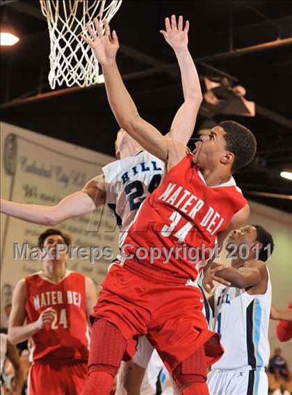 Thumbnail 3 in Mater Dei vs. Foothill (MaxPreps Holiday Classic) photogallery.
