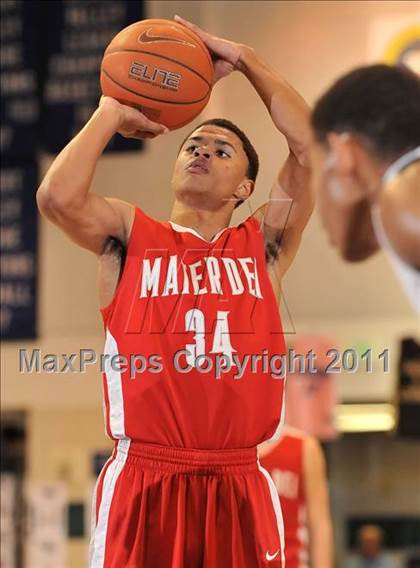 Thumbnail 1 in Mater Dei vs. Foothill (MaxPreps Holiday Classic) photogallery.