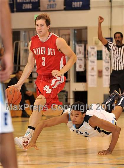 Thumbnail 3 in Mater Dei vs. Foothill (MaxPreps Holiday Classic) photogallery.