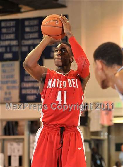 Thumbnail 2 in Mater Dei vs. Foothill (MaxPreps Holiday Classic) photogallery.