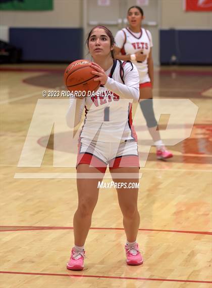 Thumbnail 1 in Lake Ridge vs Corpus Christi Veterans Memorial (McDonald's Texas Invitational) photogallery.