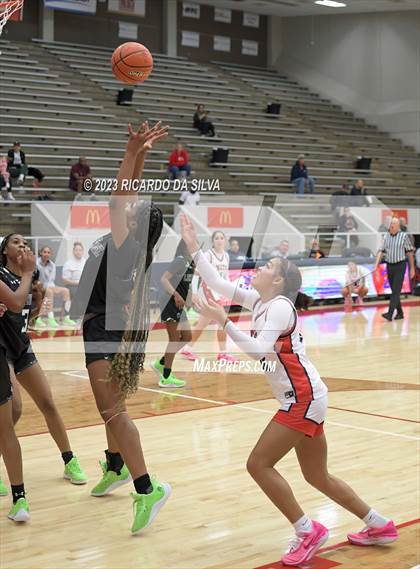 Thumbnail 3 in Lake Ridge vs Corpus Christi Veterans Memorial (McDonald's Texas Invitational) photogallery.