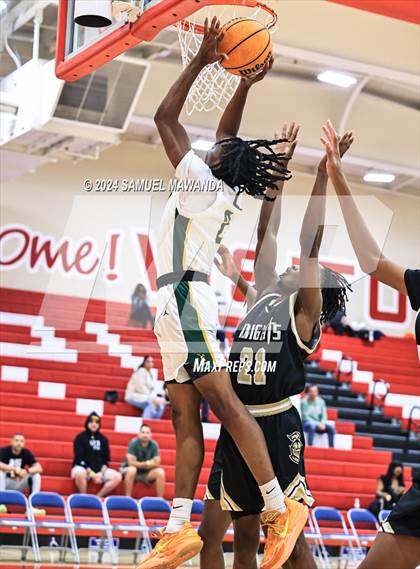 Thumbnail 3 in Long Beach Poly vs Bishop Montgomery  (Take Flight Challenge) photogallery.