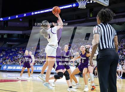 Thumbnail 2 in Boerne vs. Canyon (UIL 4A Basketball Semifinal) photogallery.