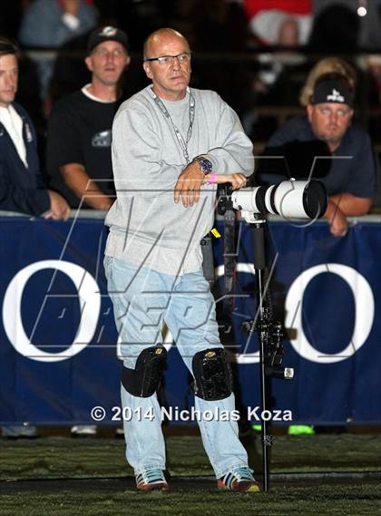 Thumbnail 2 in Mater Dei vs. St. John Bosco photogallery.