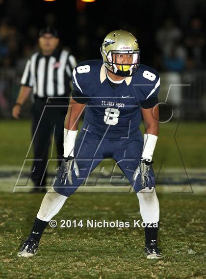 Thumbnail 1 in Mater Dei vs. St. John Bosco photogallery.