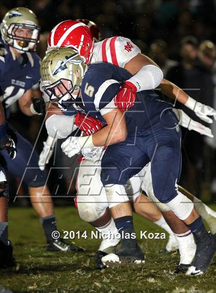 Thumbnail 3 in Mater Dei vs. St. John Bosco photogallery.