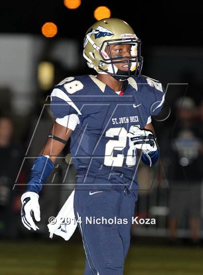 Thumbnail 3 in Mater Dei vs. St. John Bosco photogallery.