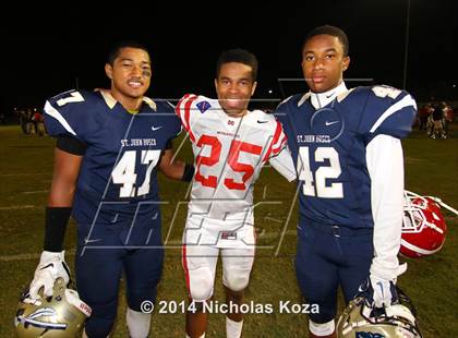 Thumbnail 2 in Mater Dei vs. St. John Bosco photogallery.