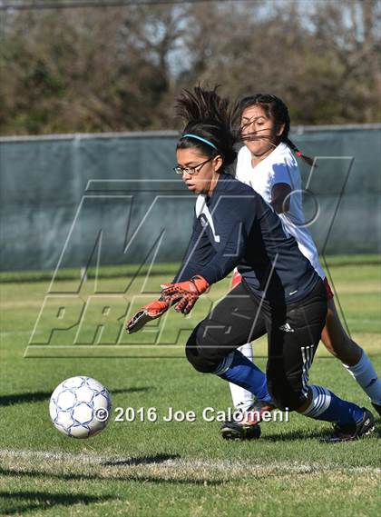 Thumbnail 3 in Lee [Robert E.] vs South San Antonio (Tejeda Sports Complex) photogallery.