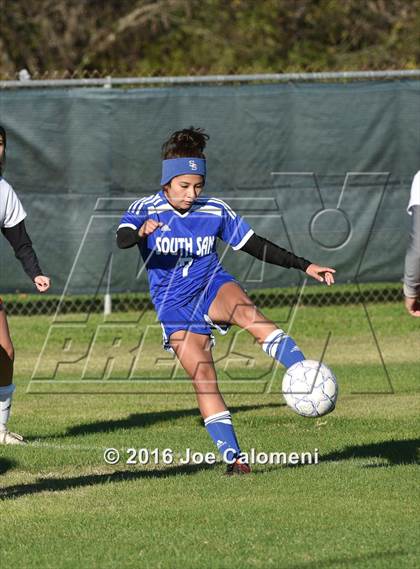 Thumbnail 2 in Lee [Robert E.] vs South San Antonio (Tejeda Sports Complex) photogallery.