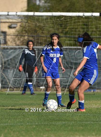 Thumbnail 2 in Lee [Robert E.] vs South San Antonio (Tejeda Sports Complex) photogallery.