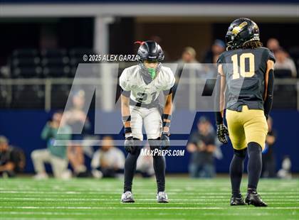 Thumbnail 2 in South Oak Cliff vs. Randle (UIL 5A Division II Football Final) photogallery.