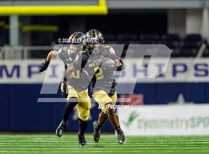 Thumbnail 1 in South Oak Cliff vs. Randle (UIL 5A Division II Football Final) photogallery.