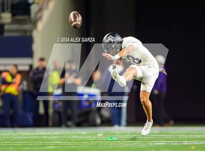 Thumbnail 3 in South Oak Cliff vs. Randle (UIL 5A Division II Football Final) photogallery.