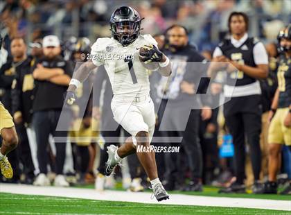 Thumbnail 2 in South Oak Cliff vs. Randle (UIL 5A Division II Football Final) photogallery.