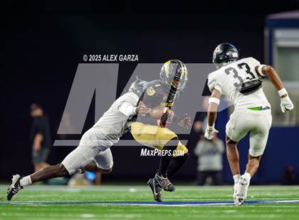 Thumbnail 1 in South Oak Cliff vs. Randle (UIL 5A Division II Football Final) photogallery.