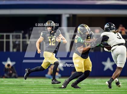Thumbnail 1 in South Oak Cliff vs. Randle (UIL 5A Division II Football Final) photogallery.