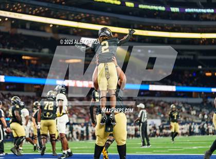 Thumbnail 1 in South Oak Cliff vs. Randle (UIL 5A Division II Football Final) photogallery.