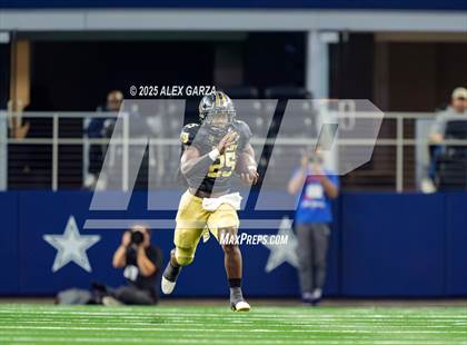 Thumbnail 2 in South Oak Cliff vs. Randle (UIL 5A Division II Football Final) photogallery.