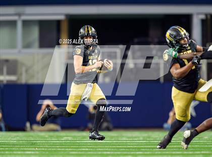 Thumbnail 2 in South Oak Cliff vs. Randle (UIL 5A Division II Football Final) photogallery.