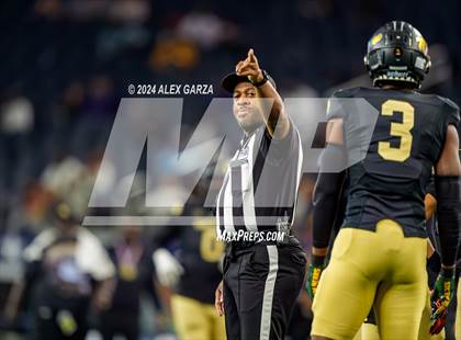 Thumbnail 1 in South Oak Cliff vs. Randle (UIL 5A Division II Football Final) photogallery.