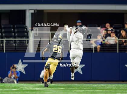 Thumbnail 1 in South Oak Cliff vs. Randle (UIL 5A Division II Football Final) photogallery.