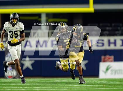 Thumbnail 3 in South Oak Cliff vs. Randle (UIL 5A Division II Football Final) photogallery.