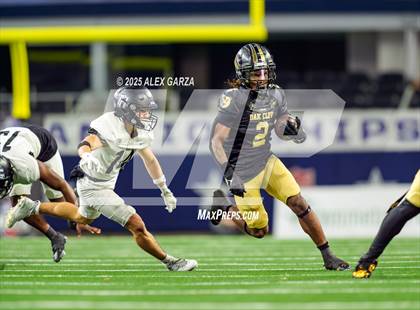 Thumbnail 2 in South Oak Cliff vs. Randle (UIL 5A Division II Football Final) photogallery.