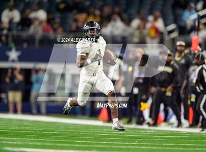 Thumbnail 2 in South Oak Cliff vs. Randle (UIL 5A Division II Football Final) photogallery.