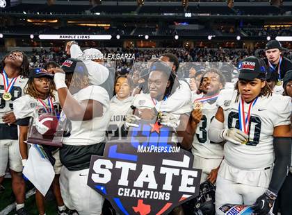 Thumbnail 3 in South Oak Cliff vs. Randle (UIL 5A Division II Football Final) photogallery.