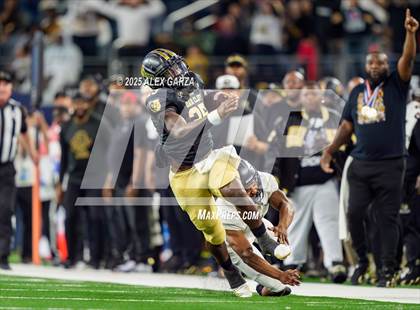 Thumbnail 1 in South Oak Cliff vs. Randle (UIL 5A Division II Football Final) photogallery.