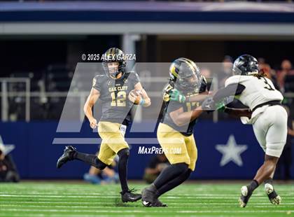 Thumbnail 2 in South Oak Cliff vs. Randle (UIL 5A Division II Football Final) photogallery.