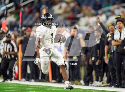 Thumbnail 2 in South Oak Cliff vs. Randle (UIL 5A Division II Football Final) photogallery.