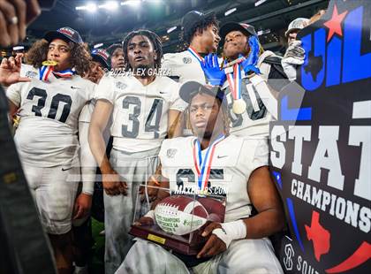 Thumbnail 2 in South Oak Cliff vs. Randle (UIL 5A Division II Football Final) photogallery.