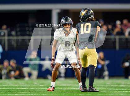 Thumbnail 2 in South Oak Cliff vs. Randle (UIL 5A Division II Football Final) photogallery.