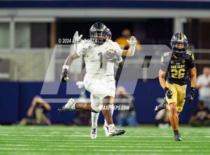 Thumbnail 2 in South Oak Cliff vs. Randle (UIL 5A Division II Football Final) photogallery.