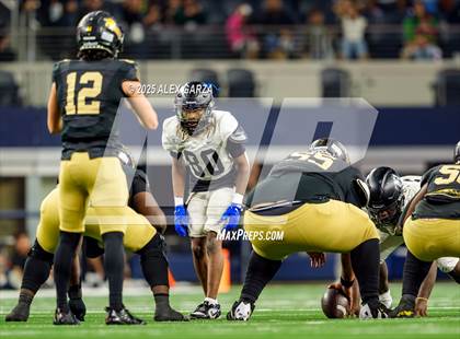Thumbnail 1 in South Oak Cliff vs. Randle (UIL 5A Division II Football Final) photogallery.