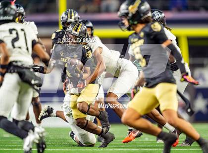 Thumbnail 1 in South Oak Cliff vs. Randle (UIL 5A Division II Football Final) photogallery.