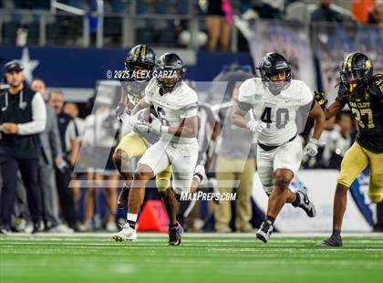 Thumbnail 1 in South Oak Cliff vs. Randle (UIL 5A Division II Football Final) photogallery.