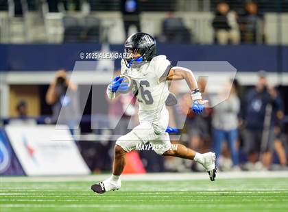 Thumbnail 1 in South Oak Cliff vs. Randle (UIL 5A Division II Football Final) photogallery.