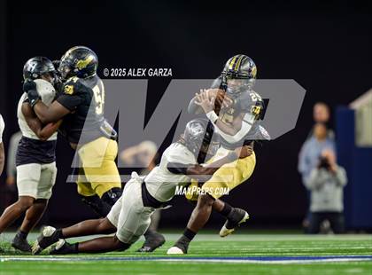 Thumbnail 3 in South Oak Cliff vs. Randle (UIL 5A Division II Football Final) photogallery.