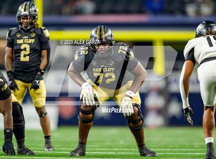 Thumbnail 2 in South Oak Cliff vs. Randle (UIL 5A Division II Football Final) photogallery.