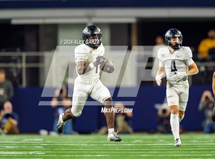 Thumbnail 2 in South Oak Cliff vs. Randle (UIL 5A Division II Football Final) photogallery.