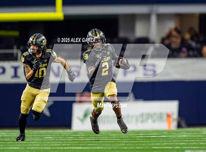 Thumbnail 3 in South Oak Cliff vs. Randle (UIL 5A Division II Football Final) photogallery.