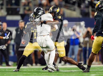Thumbnail 3 in South Oak Cliff vs. Randle (UIL 5A Division II Football Final) photogallery.
