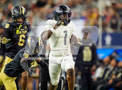 Thumbnail 3 in South Oak Cliff vs. Randle (UIL 5A Division II Football Final) photogallery.