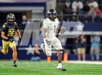 Thumbnail 2 in South Oak Cliff vs. Randle (UIL 5A Division II Football Final) photogallery.